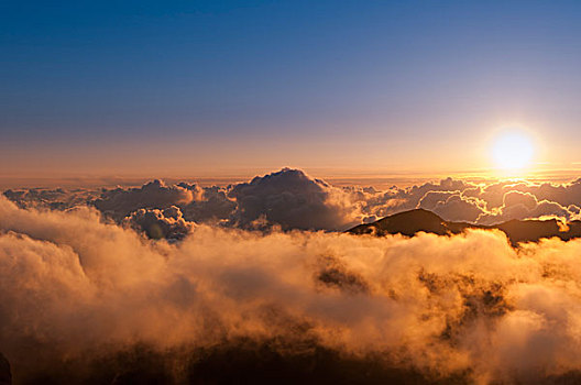 火山地貌,遮盖,云,哈雷阿卡拉火山口,毛伊岛,夏威夷,美国