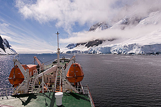 南极,南极半岛,雷麦瑞海峡,船