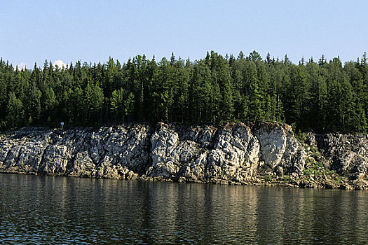 俄罗斯,西伯利亚,河,靠近,岩石,岸边,树林