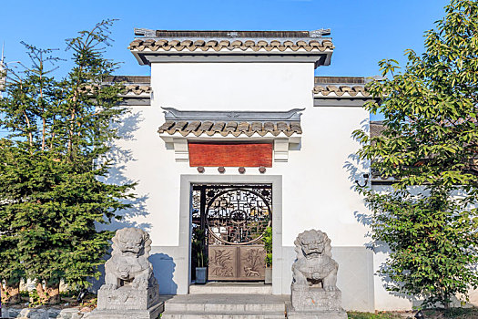 中式白墻灰瓦建筑，南京市長江觀音景區