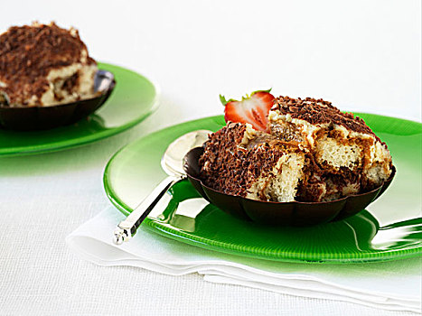 提拉米苏蛋糕,草莓,巧克力,壳