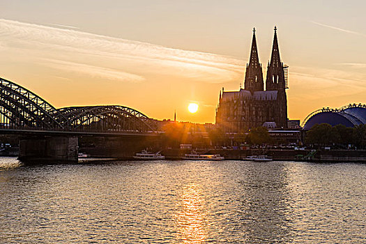霍恩佐伦大桥,剪影,科隆大教堂,日落,莱茵河,科隆,德国
