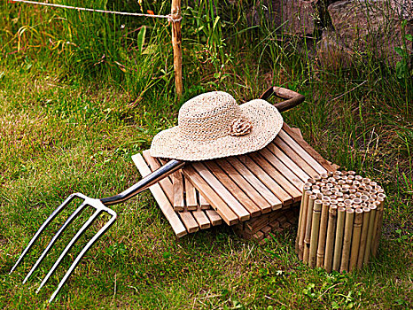 藤条,女性,帽子,木质,砖瓦,干草叉,花园