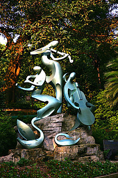 重庆鹅岭公园现代雕塑,蓝色奏鸣曲