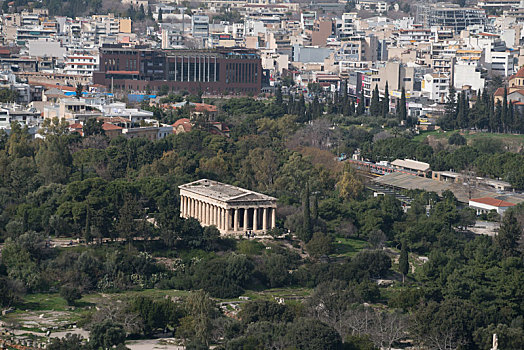 远观希腊雅典市中心的赫淮斯托斯神庙遗址