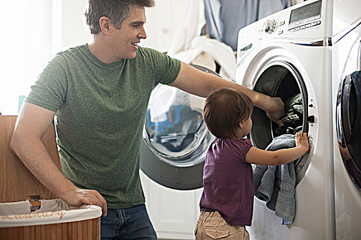 一个,男人,幼儿,洗衣服,洗衣机