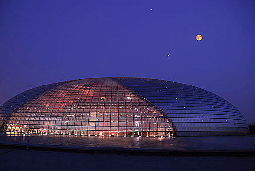 夜晚的中国国家大剧院