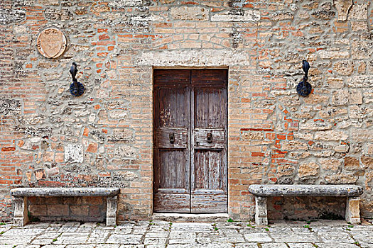 木门,石头,长椅,托斯卡纳,锡耶纳省,意大利,欧洲