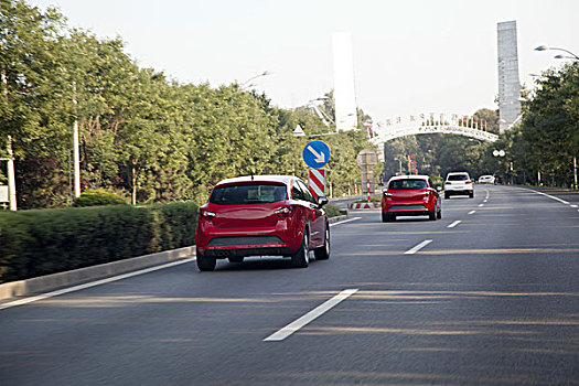 平坦干净的柏油公路