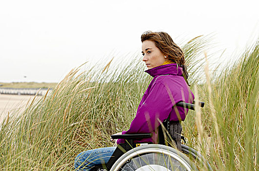 女性,轮椅,使用,海滩