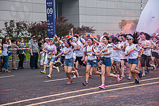 2014年5月24日,重庆博览中心,彩跑,中的年青人