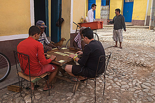 古巴,特立尼达,一群人,玩,多米诺,户外