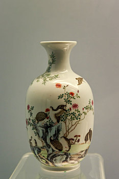 上海博物馆馆藏清乾隆珐琅彩竹菊鹌鹑图瓶