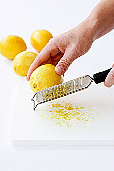 削磨,柠檬皮
