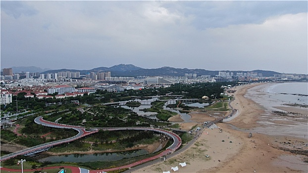 山东省日照市,海边乌云密布山雨欲来,雷阵雨转眼即到