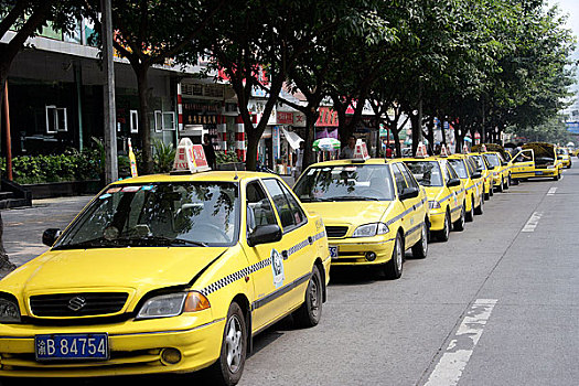 重庆市渝北区龙溪金岛花园排队加气出租车