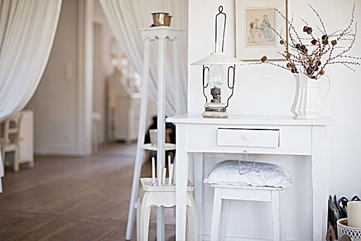 白色,灯笼,书桌,凳子