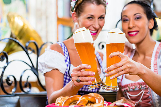 女人,巴伐利亚,酒吧,祝酒,小麦啤酒