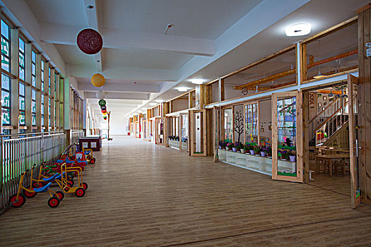 幼儿园设施走廊