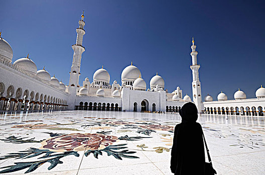 阿联酋,阿布扎比,大清真寺,女人,穿,阿拉伯长袍,清真寺,院落