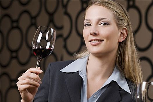 职业女性,喝,葡萄酒,微笑
