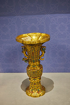 清代,铜鎏金錾胎珐琅寿字花觚