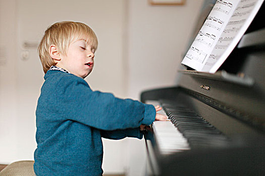 男孩,演奏,钢琴