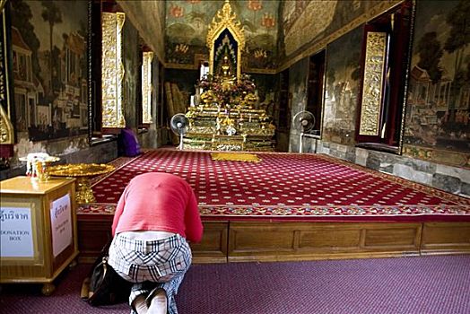 泰国,曼谷,寺院,家,金色,佛,女人,祈祷,无肖像权