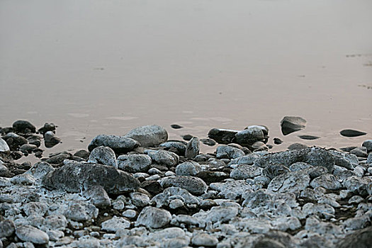 滩边石头