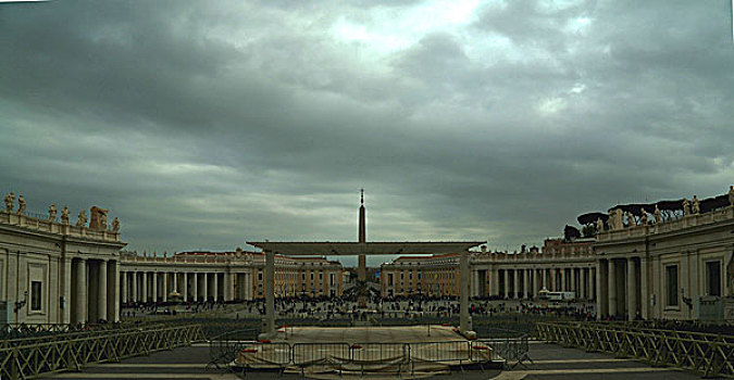圣彼得大教堂广场