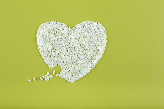 大米组成的心形,节约粮食杜绝浪费创意图片