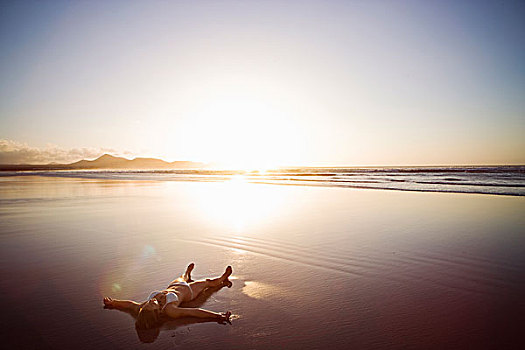 女人,躺着,海滩,兰索罗特岛,加纳利群岛,西班牙