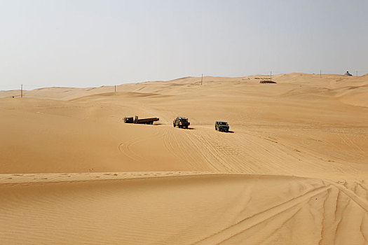 沙漠里的汽车
