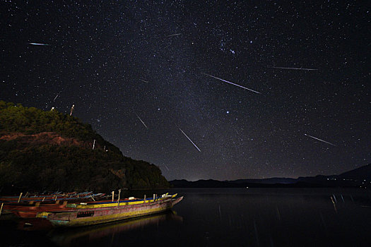 泸沽湖流星雨