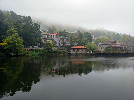 庐山如琴湖畔