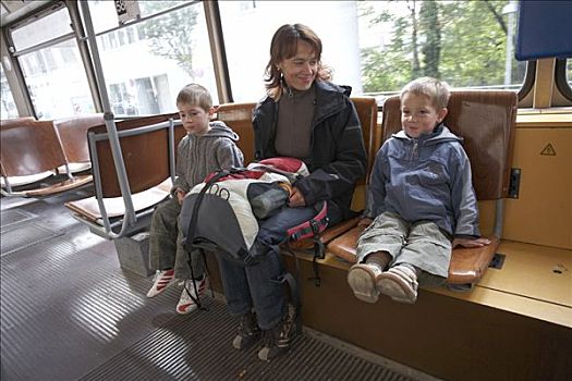 女人,两个孩子,缆车,维也纳,奥地利,欧洲