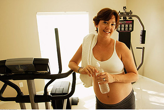 孕妇,站立,健身器械