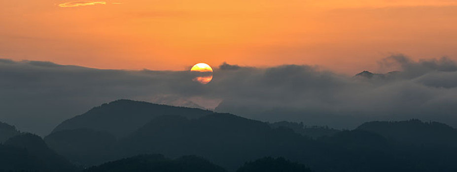 山区风景图