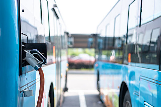 公交車加油站