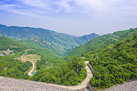 山坡下的风景