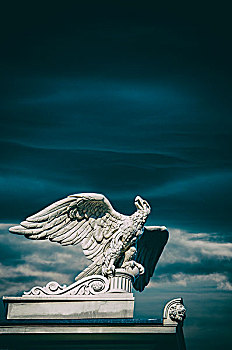 鹰,雕塑,阴郁,天空
