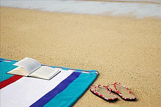 书本,休息,条纹,沙滩巾,海滩,红色,拖鞋
