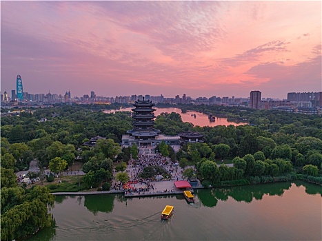 航拍济南大明湖公园夜景