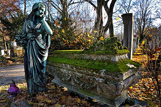 雕塑,旁侧,苔藓,石棺,秋叶,东方,墓地,慕尼黑,巴伐利亚,德国,欧洲