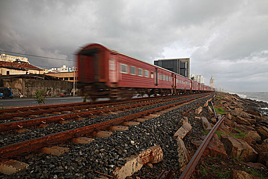 斯里兰卡的海边火车