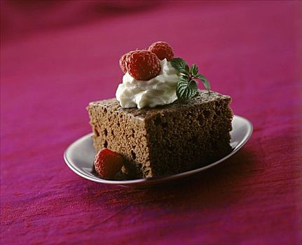 巧克力块,蛋糕,奶油,树莓