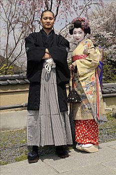 鸾舞伎,受训人员,艺伎,日本,男人,穿,和服,正面,樱桃树,开花,京都,亚洲