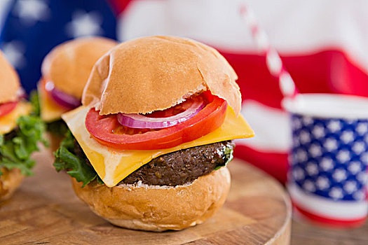 美国国旗,汉堡包,木桌子,特写