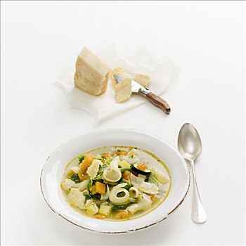 蔬菜浓汤,巴尔马干酪,蔬菜汤,意大利