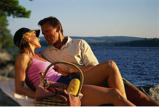 伴侣,野餐,靠近,湖,贝尔格莱德湖区,缅因,美国